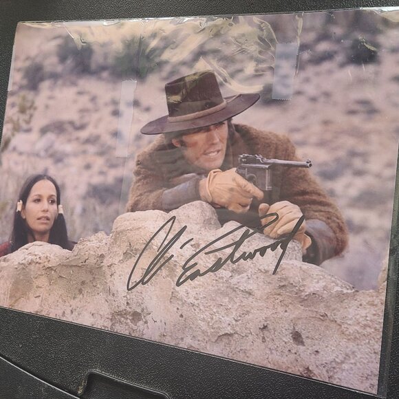 Clint Eastwood Autographed 8x10 Photo W/ COA - Group Authentics - Picture 1 of 4